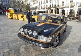 Los coches se han podido ver expuestos en la mañana de este sábado y regresan a la Plaza a partir de las 19.30 horas