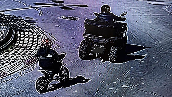 Investigado por permitir que su hijo de 11 años circulara con una moto de motocross