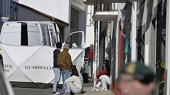 El viudo de Francisca Cadenas: «Su casa se registró tres metros con una luz que era igual que una vela»