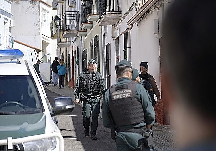 Francisca Cadenas abrió la puerta y vio al detenido por su asesinato esnifando, asegura la defensa