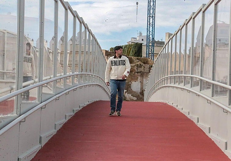 Mérida estrena la pasarela peatonal que salva las vías del tren y conecta mejor varias barriadas