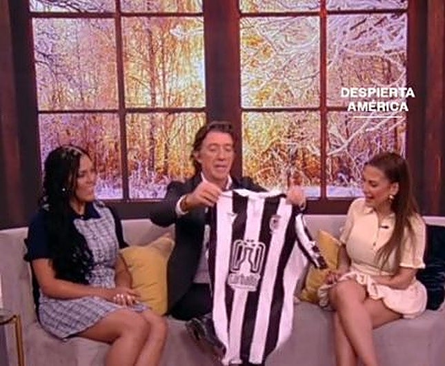 Colate presume del CD Badajoz en un famoso programa de la televisión de Estados Unidos: «He traído hasta la camiseta»