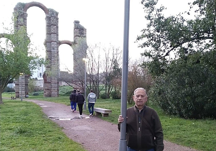 Un gallego recupera su cartera extraviada gracias a un vecino de Mérida: «Estos gestos invitan a volver»