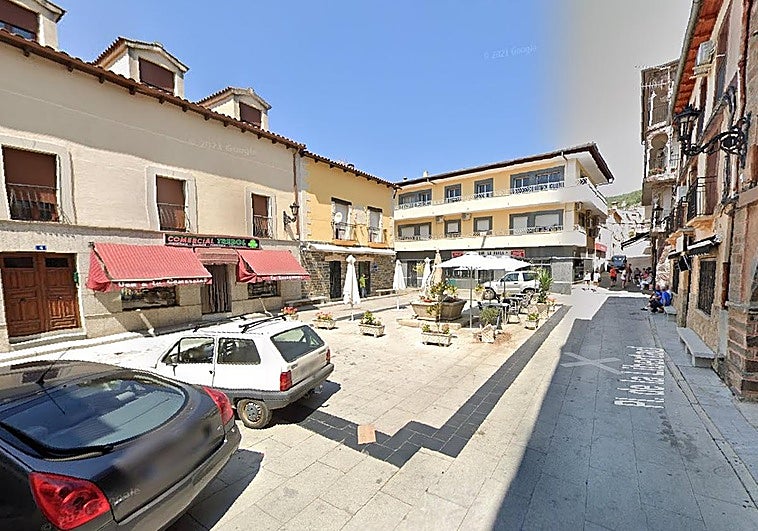 Tres viviendas afectadas por un incendio originado en un sótano en Caminomorisco