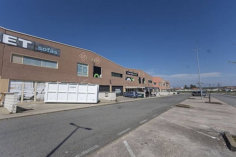 La Audiencia congela cinco naves de la Sareb hasta que se resuelva un litigio