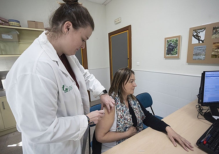 «Voy a viajar a Bolivia y me vacuno de la fiebre amarilla y el virus de chikungunya»