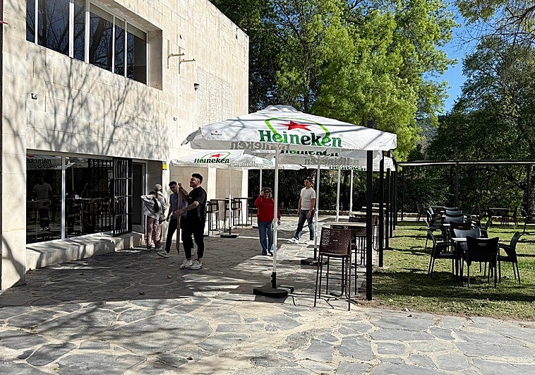 El restaurante de La Isla de Plasencia reabre este sábado tras casi año y medio cerrado