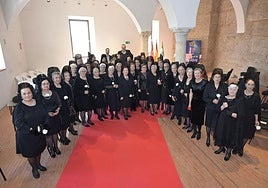 Fotos | Así ha sido en Badajoz el desfile de mantillas de Semana Santa
