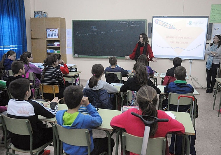 La Junta busca directores para más de 160 centros educativos en Extremadura