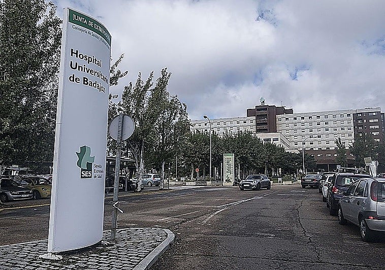 Herido un hombre tras una colisión entre una moto y un coche en Badajoz