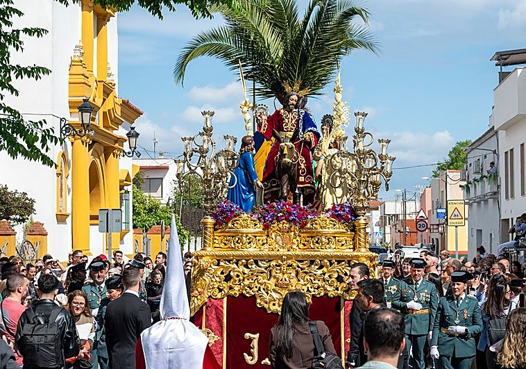 La alegría de la Borriquita inunda este Domingo de Ramos las calles de San Roque