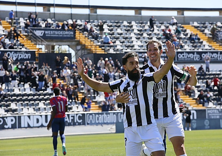 El Badajoz deja encarrilado el playoff