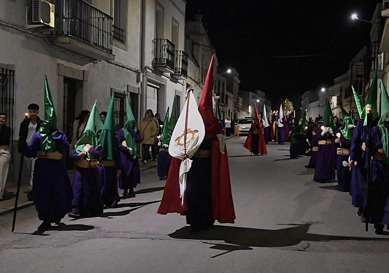 Una procesión de Los Santos de Maimona cambia de recorrido por la muerte de un vecino