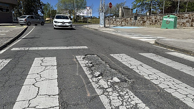 Plasencia licita por 400.000 euros el contrato de cuatro años para reparar baches