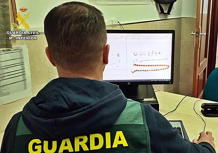 Detenida por robar joyas valoradas en 20.000 euros en una vivienda de Villafranca