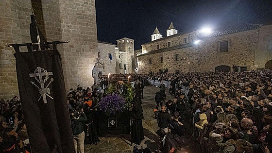 Cuarenta años de silencio y leyenda: el Cristo Negro cautiva a Cáceres