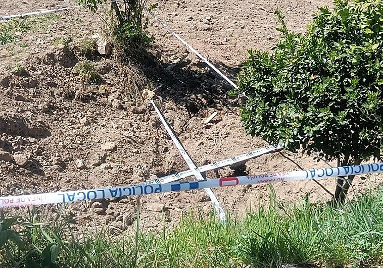 La Policía Local señaliza el pozo al descubierto de Fuente Fría para evitar accidentes
