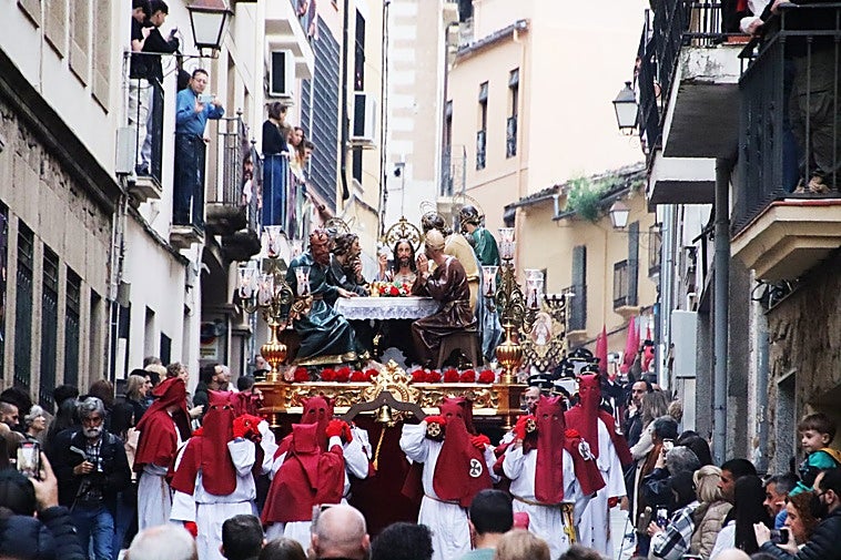 Plasencia se vuelca en su noche más multitudinaria