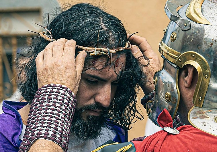 El primer Viacrucis viviente en la Alcazaba de Badajoz espera una afluencia masiva