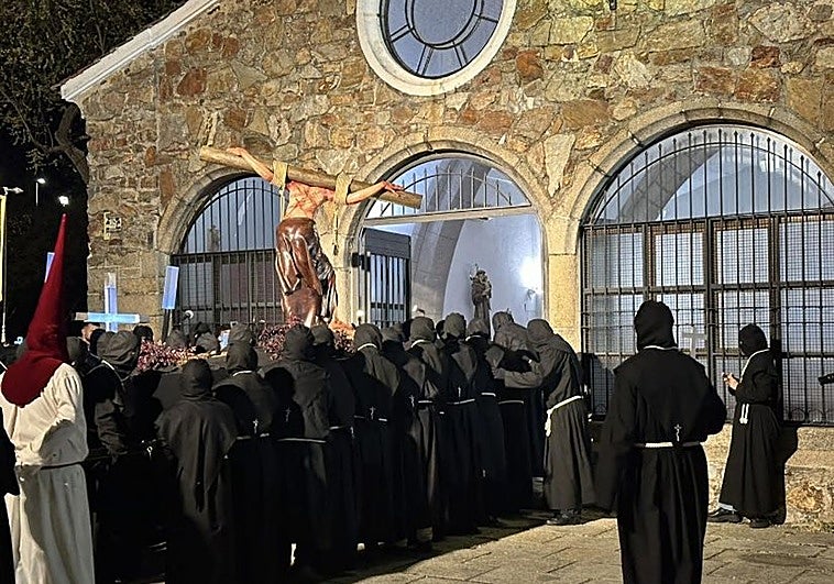 Cáceres se despereza de la Madrugada con una imagen sin precedentes