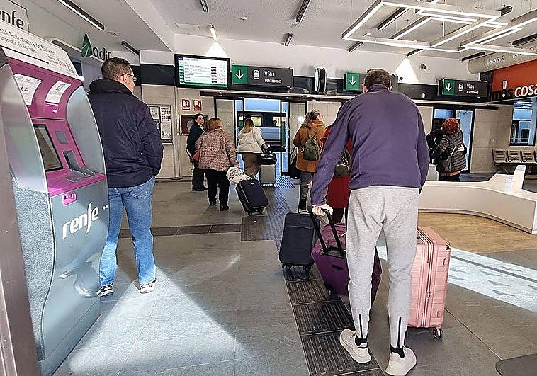 Renfe llevará en bus a los viajeros entre Sevilla y Zafra desde este martes por obras