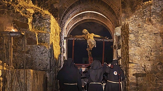 El viacrucis en el Anfiteatro Romano de Mérida, en imágenes