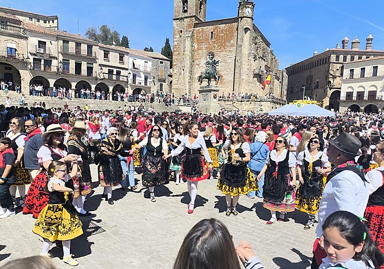 Un intenso sol acompaña al Chíviri