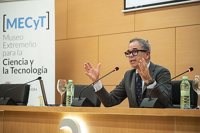 El premio del paludismo de Losar de la Vera recae en el zoólogo Alfonso Marzal