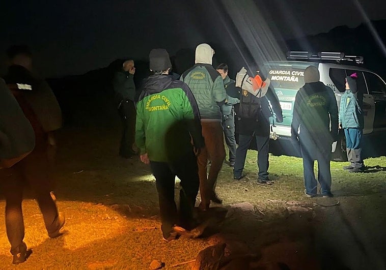 Rescatan a cuatro senderistas perdidos en una zona montañosa y de difícil acceso de Guijo de Santa Bárbara
