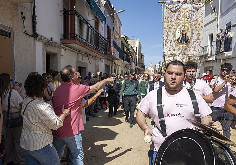 Indignación y abucheos contra el alcalde de Arroyo de la Luz por la cancelación de las carreras de caballos