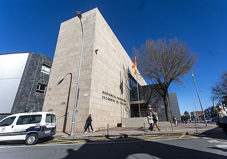 Evitan juzgar dos veces a una mujer que ya había sido condenada por estafa en Cáceres