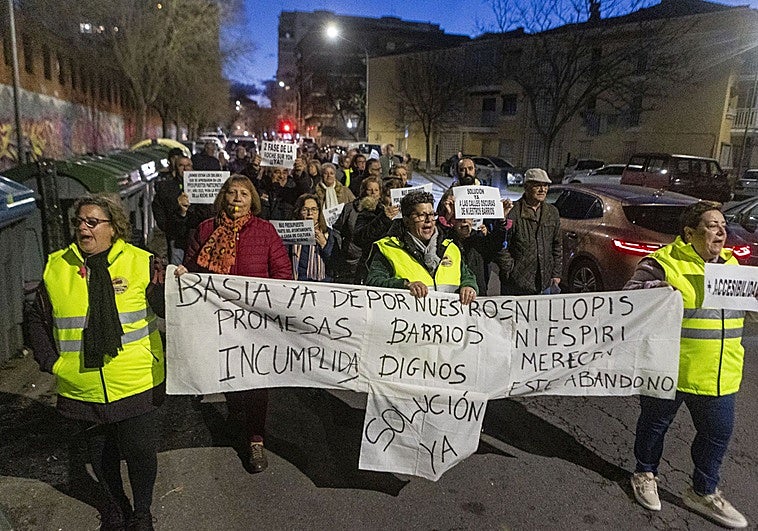 Llopis Ivorra registra en Cáceres una batería de quejas por la limpieza, la seguridad y el tráfico