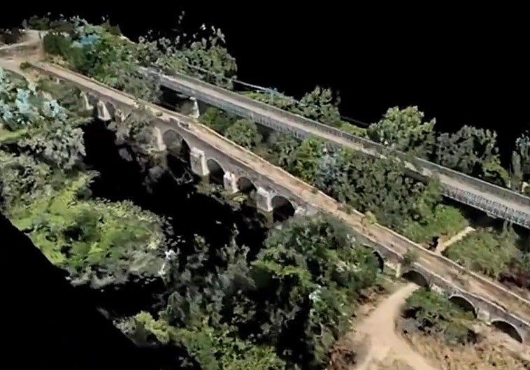 Así está el puente de Cantillana: plagado de grietas e intransitable por el derrumbe de sus arcos y la pasarela