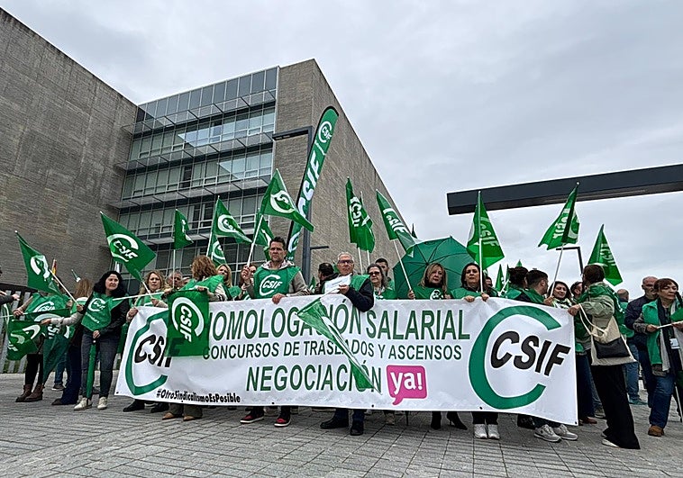 CSIF pide en la calle equiparación salarial «para todos los trabajadores de la Junta»