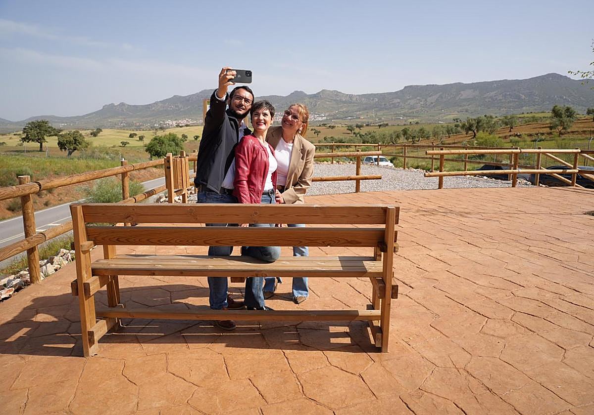 Diez carreteras de la Diputación de Badajoz cuentan ya con miradores paisajísticos
