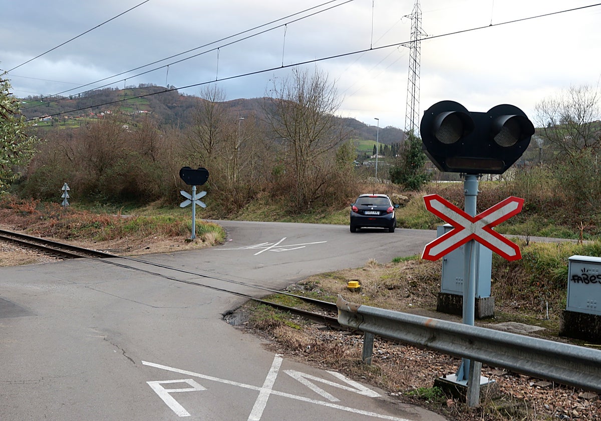 Adif mejorará la seguridad de cinco pasos a nivel en la provincia de Badajoz 