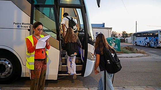 El transporte escolar en Extremadura reclama ayudas regionales por el alza de los combustibles