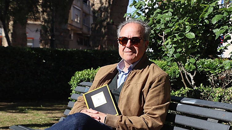 «En esto de la poesía el que no se empeñe en ser humilde es un loco»
