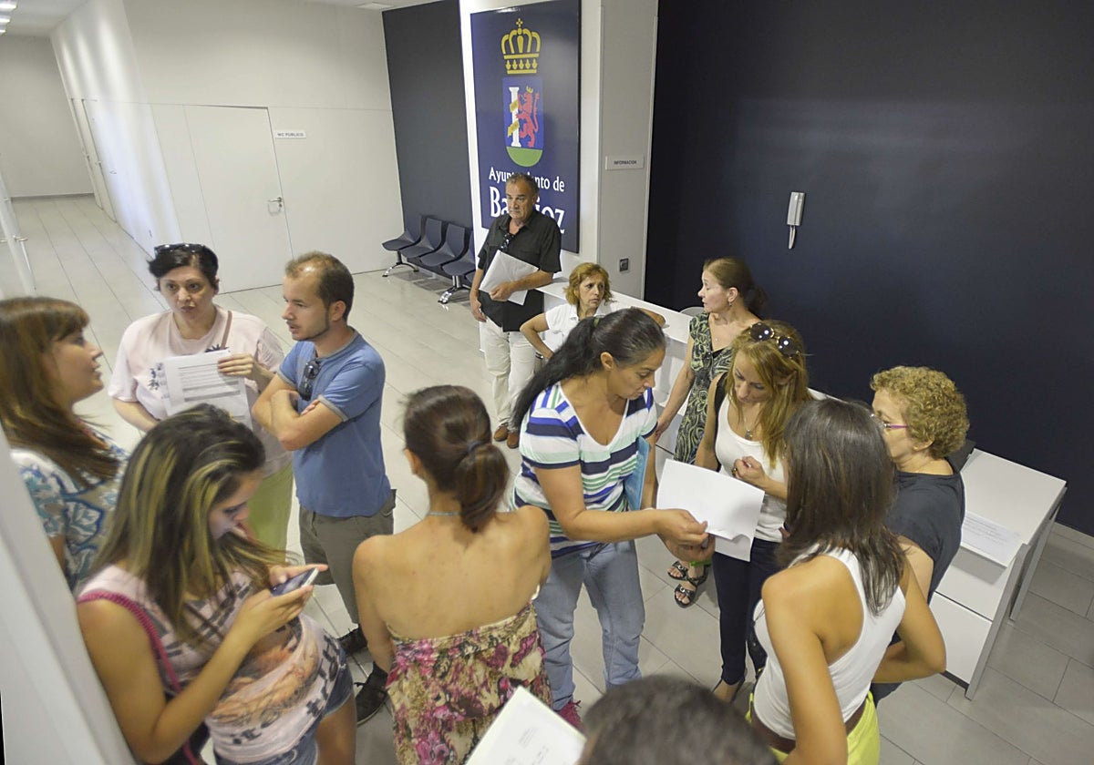 Extremadura dará prioridad a los españoles en las ayudas sociales y de vivienda