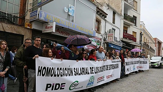 Los sindicatos docentes reclaman a PP y Vox cuantías y plazos para la homologación