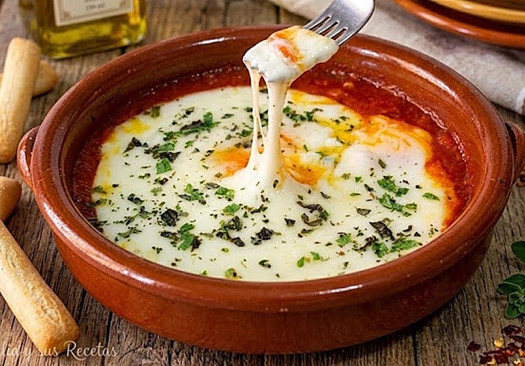 Provolone con tomate y orégano al microondas: el aperitivo perfecto en 5 minutos