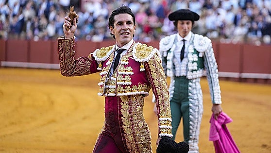 Aparatoso Talavante y seriedad de Daniel Luque en la Maestranza