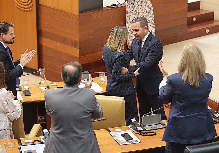 Guardiola es elegida presidenta y pide a Vox estabilidad «sin sobresaltos y sin provocaciones»