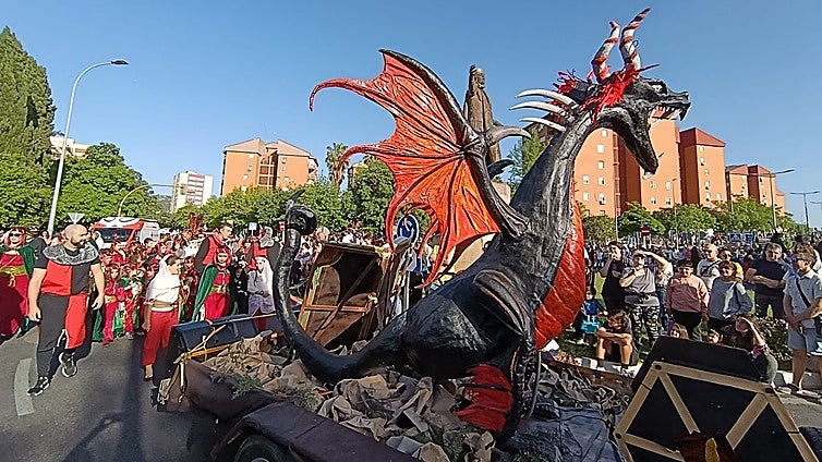 Los 27 dragones de San Jorge ya toman las calles de Cáceres