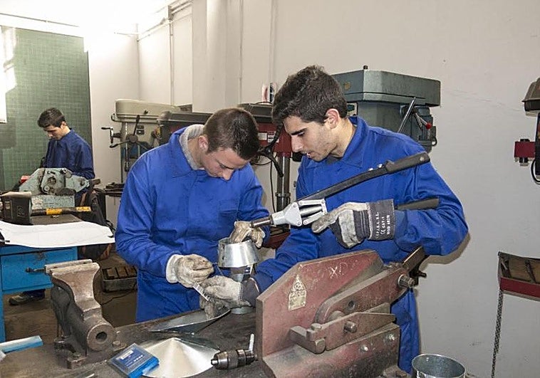 Educación propone 17 enseñanzas más de FP para el próximo curso