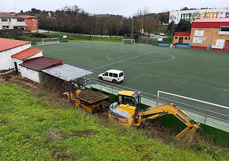 Se retrasa la ejecución de la marquesina del campo de fútbol de San Miguel