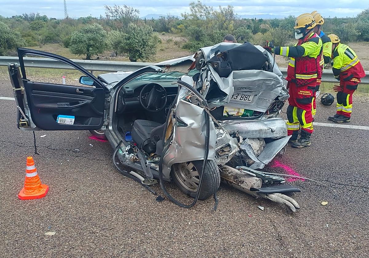 Un muerto y dos heridos en una colisión por alcance en la A-66 en Villafranca de los Barros — image 1
