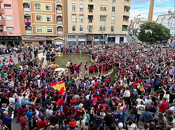 El Extremadura celebra su ascenso por todo lo alto