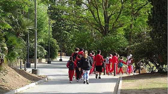 Los docentes piden protección jurídica para acompañar a los alumnos en viajes escolares