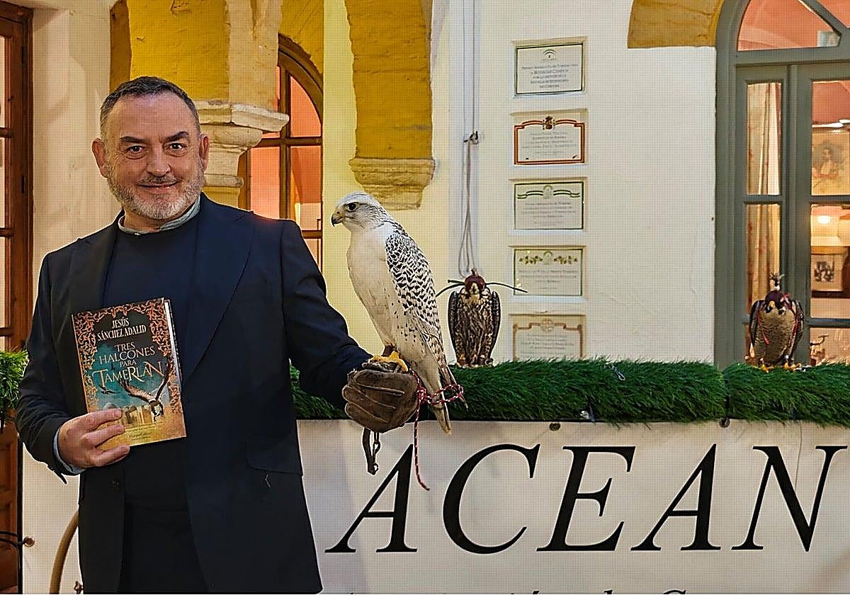 Jesús Sánchez Adalid inaugura la Feria del Libro de Plasencia — image 1